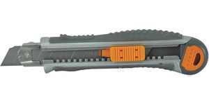 Nóż z ostrzem 25mm wysuwanym 4 dodatkowe ostrza